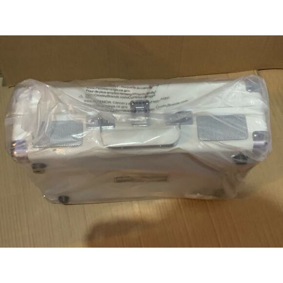 Crosley Cruiser Deluxe Stereo Turntable - White Sand - CR8005D-WS - Picture 2 of 6